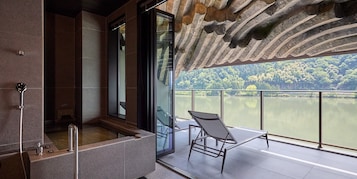 Suite, no fumadores, vistas al río (2King4SDouble4Single,HotSpring,12pp) | Spa