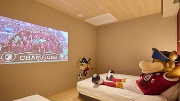Ropa de cama de alta calidad, cortinas blackout y wifi gratis