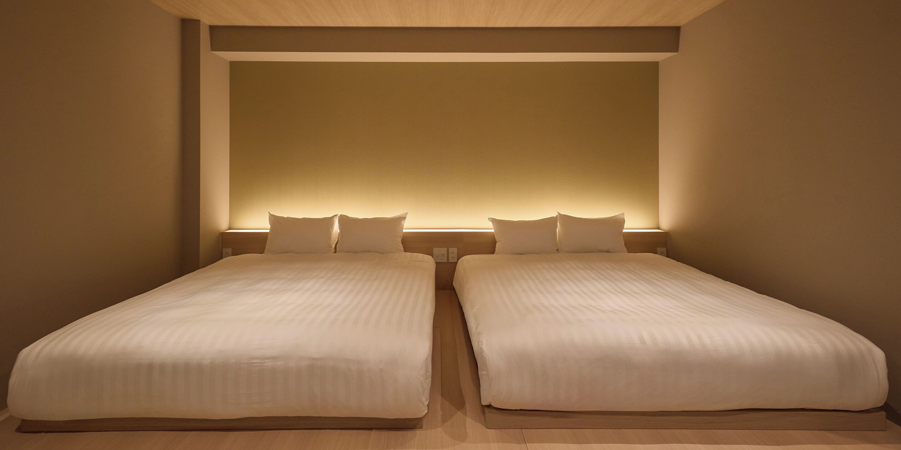 Premium bedding, blackout drapes, free WiFi, bed sheets