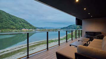 Suite, Nichtraucher, Flussblick (2King4SDouble4Single,HotSpring,12pp) | Unterkunftsgelände