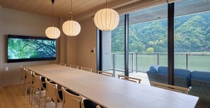 Suite, elveutsikt | Spiseområde