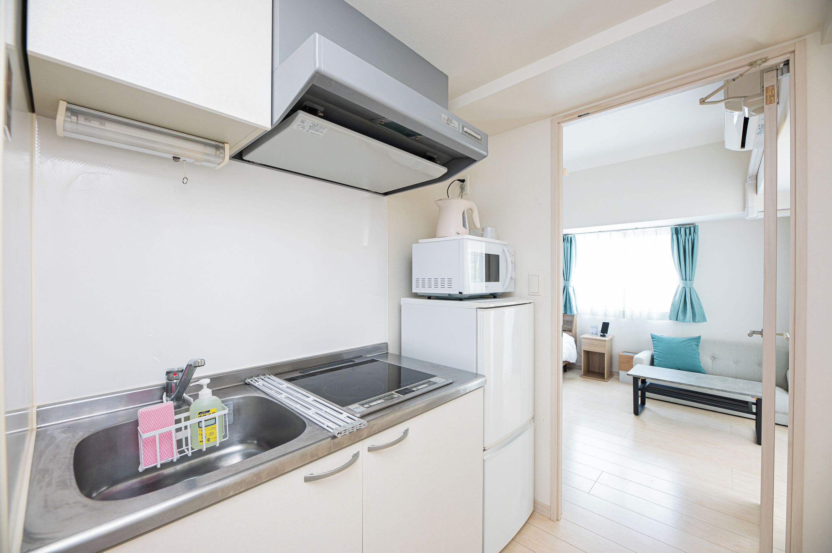 Habitación Confort doble | Cocina privada | Frigorífico, microondas, placa de cocina y utensilios de cocina