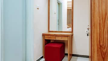 Double Room, City View | Interior