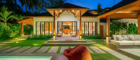Villa Luxe, vue piscine | Piscine | Piscine extérieure