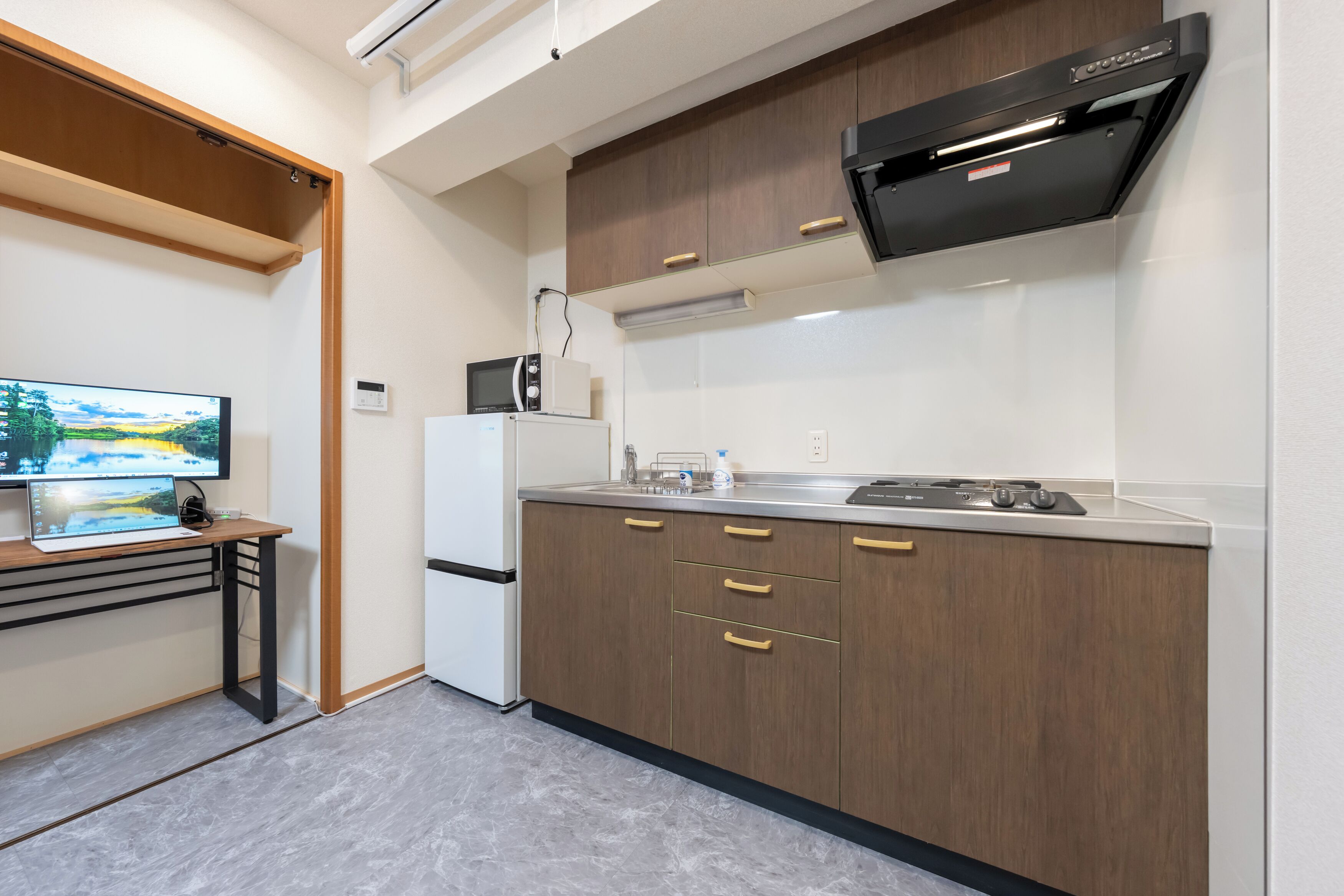 Departamento básico, 1 cama matrimonial, para no fumadores, refrigerador y microondas | Interior