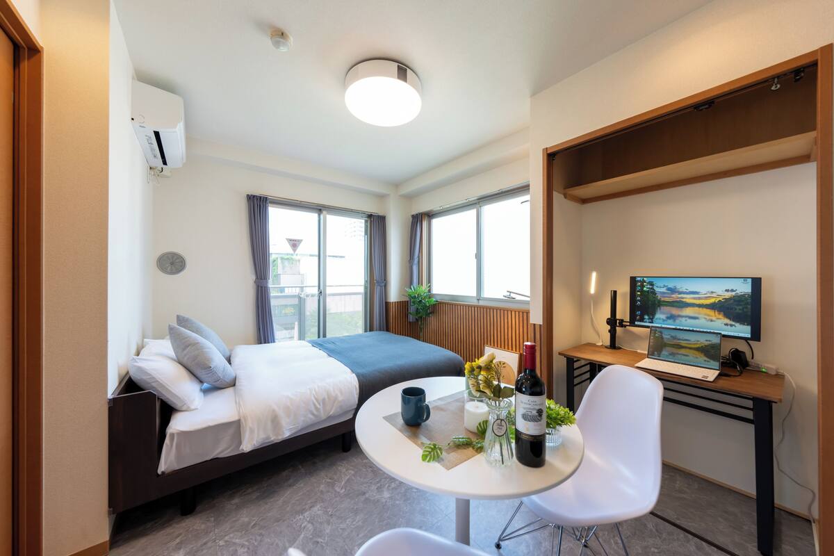 Basic Apartment, 1 Katil Kelamin (Double), Non Smoking, Refrigerator & Microwave | Meja, ruang kerja komputer riba, Wi-fi percuma, cadar katil 