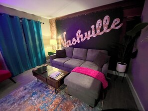 Smart TV - Riverside Rhythm! Waterfront condo near Broadway, Nissan Stadium, Sounds, etc! (Nashville)
