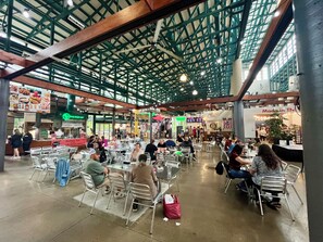 Dining - Riverside Rhythm! Waterfront condo near Broadway, Nissan Stadium, Sounds, etc! (Nashville)