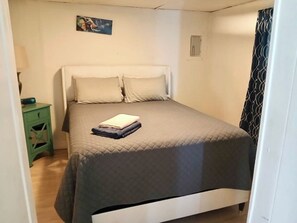 1 bedroom, WiFi, bed sheets - GpL 4134 Rear Apartment (Fort Myers)