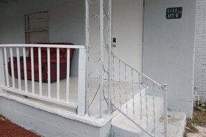 Exterior detail - GpL 4134 Cozy & Spacious House Room 1 (Fort Myers)