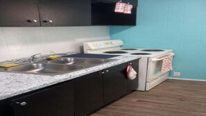 Private kitchen - GpL 424 San Bernardino Private Room A (Fort Myers 33903)