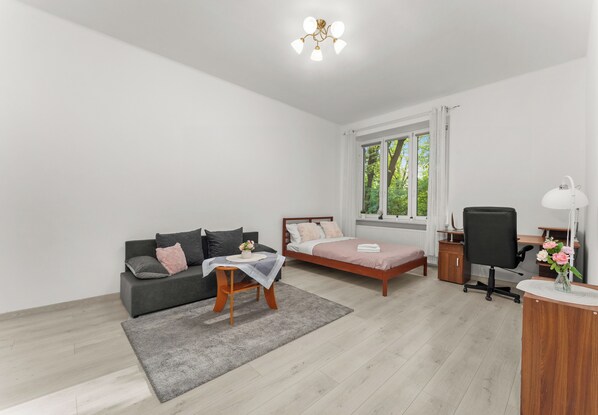 Iron/ironing board, WiFi, bed sheets - Kraków Główny Downtown Apartment (Kraków)