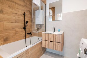 Hair dryer, towels - Gagarina Charming Apartment (Gliwice)