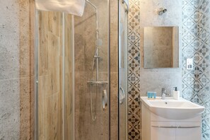 Shower, hair dryer, towels - Gliwice Royal Studio 65 (Gliwice)
