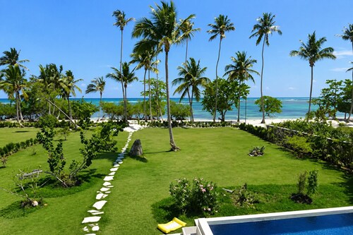 Samaná Paradise • Pool, Ocean Views & Beachside Living in Los Robalos