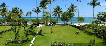 Samaná Paradise • Pool, Ocean Views & Beachside Living in Los Robalos