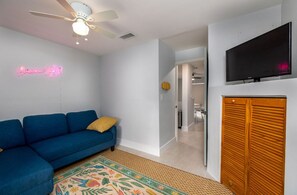 Living area - Miami Close 2 Beach, Coral Gables, Brickell, LoanDepot (Miami)