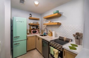 Private kitchen - Miami Close 2 Beach, Coral Gables, Brickell, LoanDepot (Miami)