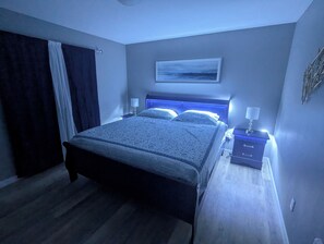 Strykjärn/strykbräda, internet och sängkläder