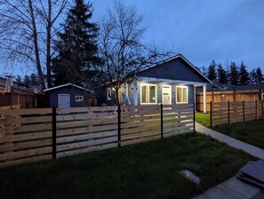 Exterior - Dreamy T-Town Retreat-The Oasis (Tacoma)