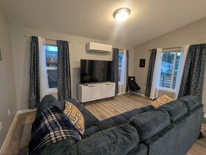 Living area - Dreamy T-Town Retreat-The Oasis (Tacoma)