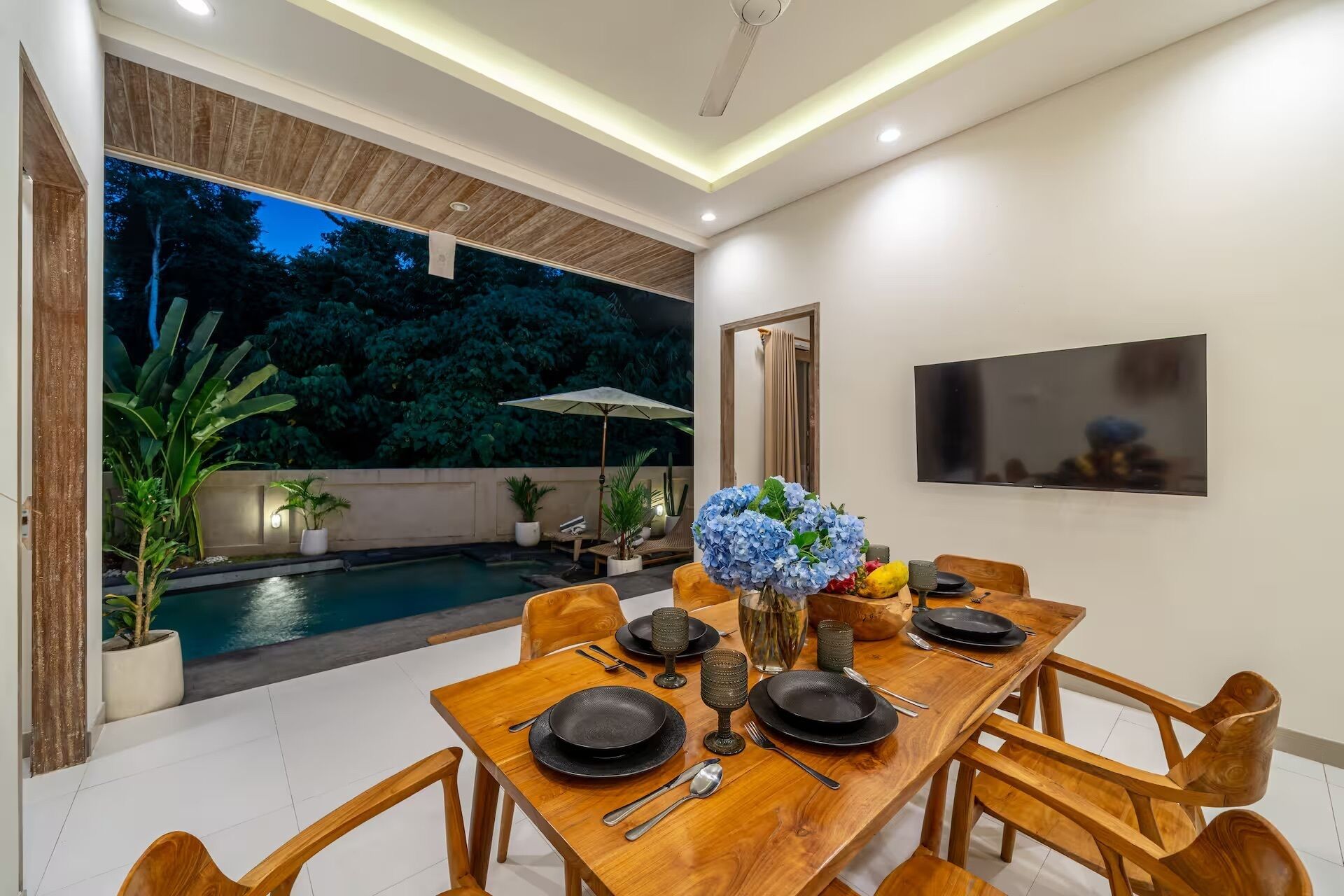 Villa familiar, 3 habitaciones, piscina privada | Restaurante al aire libre
