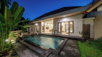 Villa familiar, 3 habitaciones, piscina privada | Piscina | Una piscina al aire libre