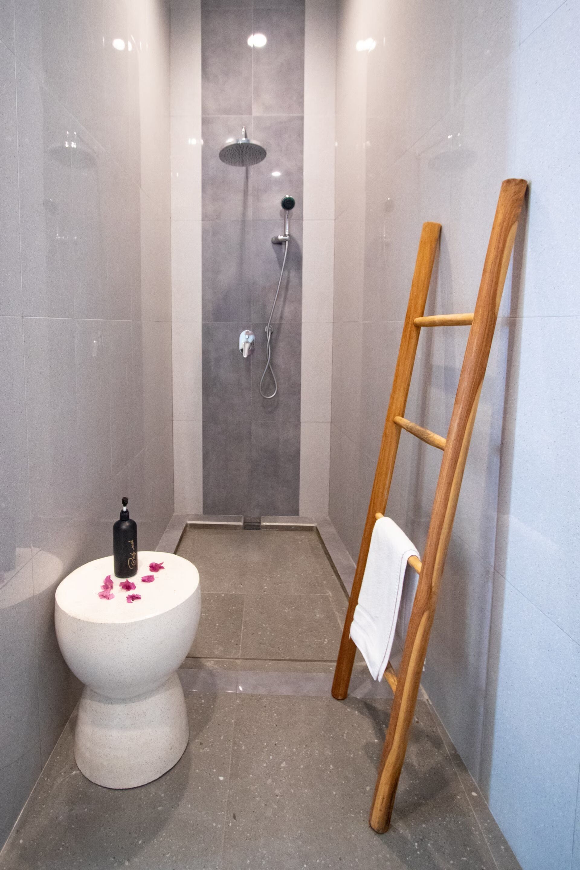 Villa familiar, 3 habitaciones, piscina privada | Baño | Albornoces, zapatillas y bidé