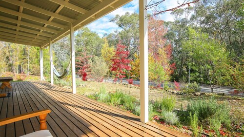 Riverview Cottage - cosy home on the river walk