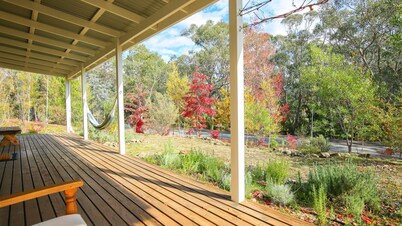 Riverview Cottage - cosy home on the river walk