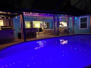 Outdoor pool, a heated pool - Sea Spray Cove: Beachside 3-Hole Golf Retreat in Palm Beach Gardens (Palm Beach Gardens)
