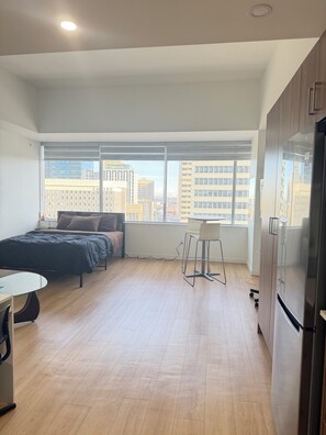 1 bedroom, iron/ironing board, WiFi, bed sheets -     Modern Studio Suite Near Rogers Place & ICE District (Edmonton)