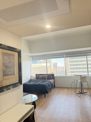 1 bedroom, iron/ironing board, WiFi, bed sheets -     Modern Studio Suite Near Rogers Place & ICE District (Edmonton)