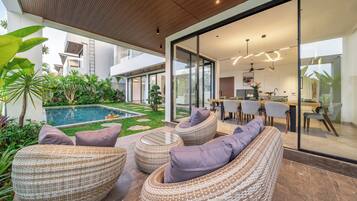 Executive Villa, Pool View | Outdoor dining