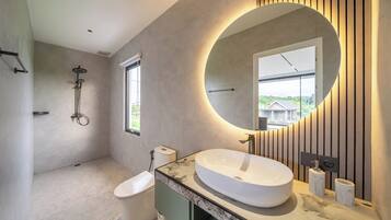 Executive Villa, Pool View | Bathroom | Bathrobes, slippers, bidet
