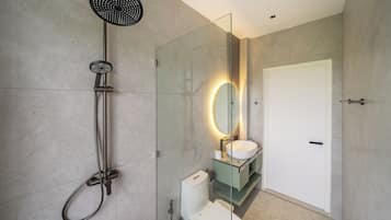 Villa Exécutive, vue piscine | Salle de bain
