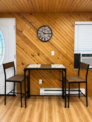 Dining - The Cozy Corner (De Soto)