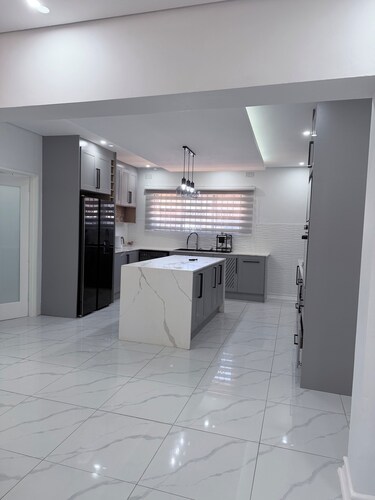 Spacious  modern & Secure 4 bedrooms  family retreat home