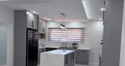 Spacious modern & Secure 4 bedrooms family retreat home