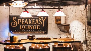 Bar (on property) - Fun Getaway?Georgetown Speakeasy/private bar(BYOB)hot tub/pool table/Bourbon Trl (Georgetown)