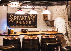 Bar (on property) - Fun Getaway?Georgetown Speakeasy/private bar(BYOB)hot tub/pool table/Bourbon Trl (Georgetown)