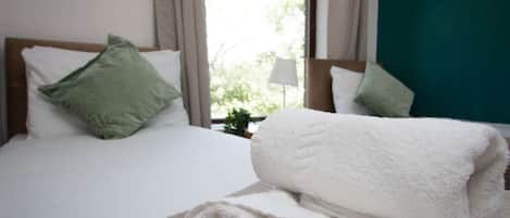 Iron/ironing board, free WiFi, bed sheets