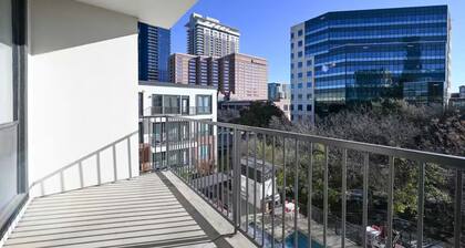 Elegant & Comfy 2BR/2.5BA Downtown ATX Apartment
