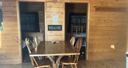 Timeless Nostalgic Resort Cabin Steps from the water and campfire nights!