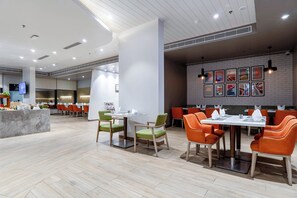 Dining - Holiday Inn Katra Vaishno Devi (Reasi)