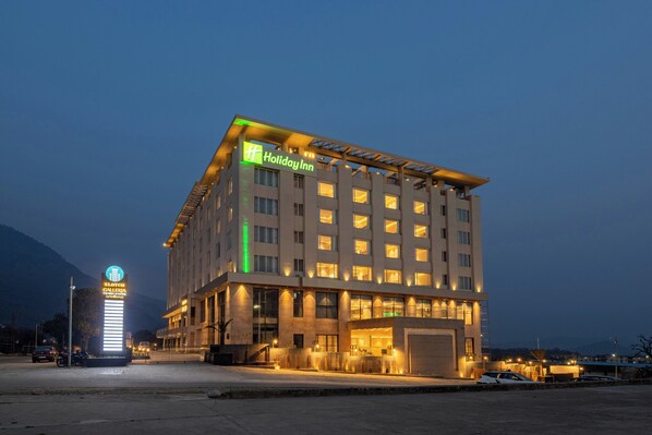 A multi-story hotel with a prominent sign for 'Holiday Inn' and a separate sign for 'SLOTOS GALLERIA.' - Holiday Inn Katra Vaishno Devi (Reasi)