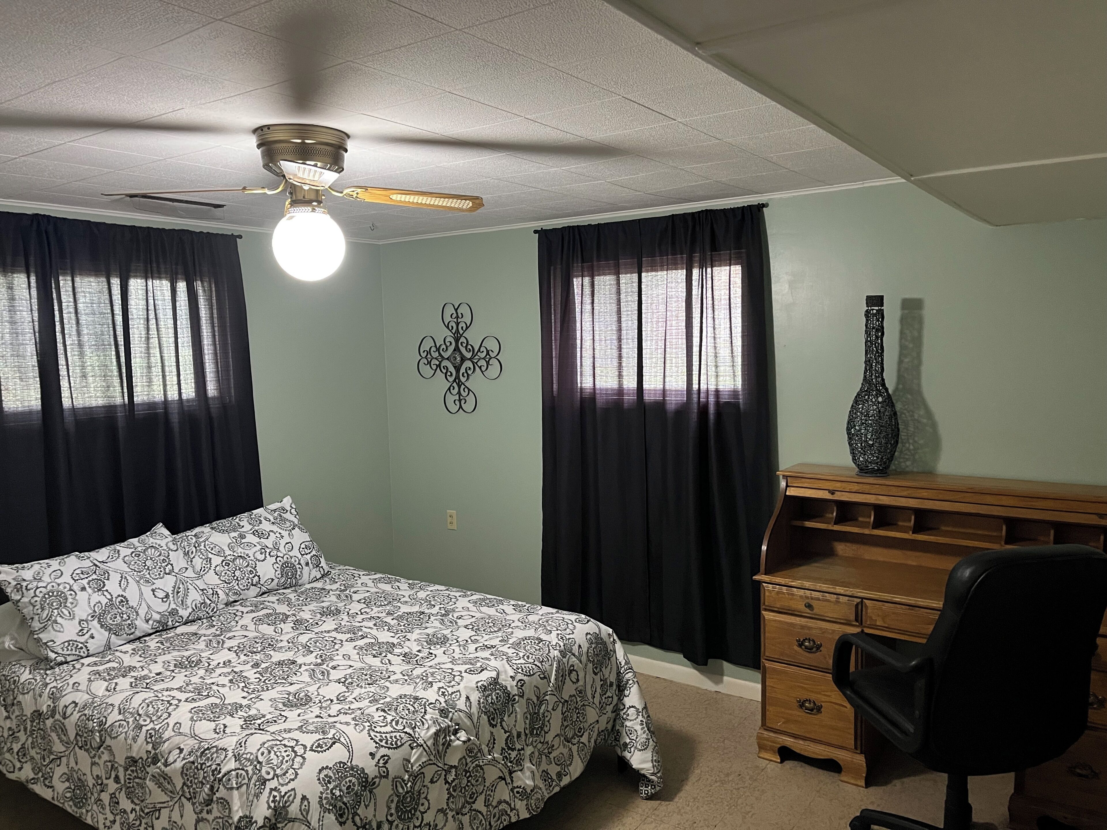 2 bedrooms, desk, iron/ironing board, free WiFi