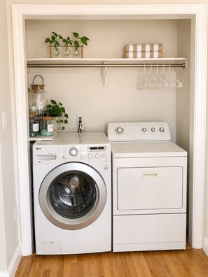 Interior - beach front bliss: 2Br apartment in peaceful Quincy near Backbay (Quincy)