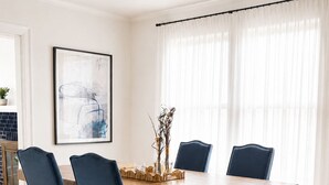Dining - beach front bliss: 2Br apartment in peaceful Quincy near Backbay (Quincy)