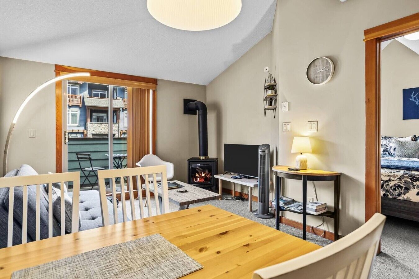 Charming Alpine Penthouse [Heated Pool & Hot Tubs] - Canmore